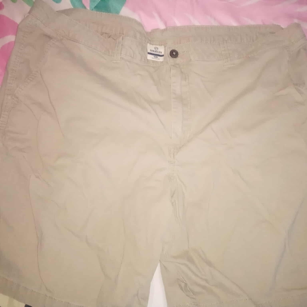 Magellan Outdoors Tan Flat Front Men Shorts